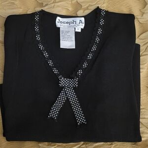 JOSEPH A V-NECK SWEATER WOMEN'S M BLACK WITH POLKA DOT DETAIL